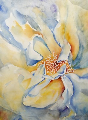 Aquarellbild einer abstrahierten Rose in weichen Gelb und Blautöenen